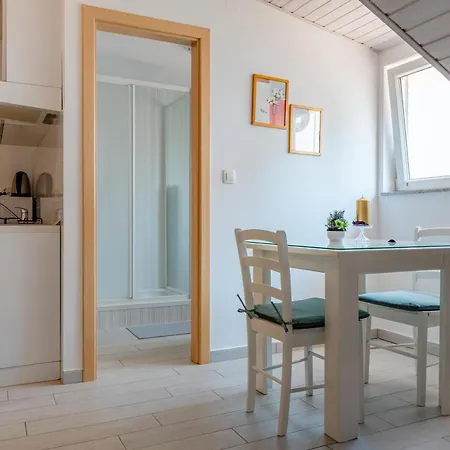 Violeta Appartement *