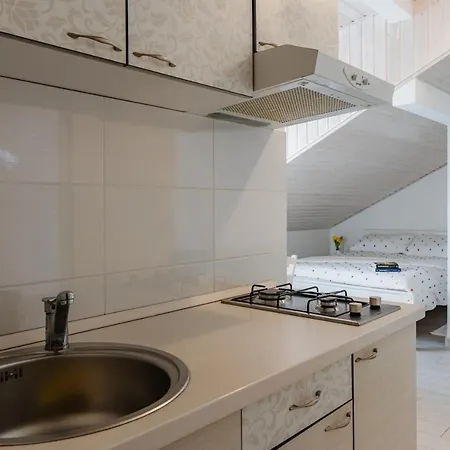 Violeta Appartement *