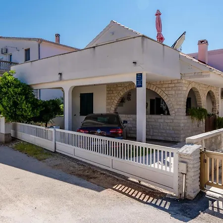 Violeta Apartment Vir